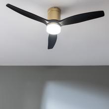 EnerSile Aero 5600 Aqua GoldBlack Con Ventilateur de plafond de 40 W et 52” avec télécommande, contrôle via Wi-Fi, protection IP44, lampe, 6 vitesses, 3 pales, mode Hiver-Été et minuterie jusqu’à 8 heures.