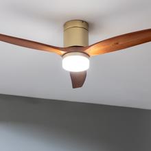 EnerSile Aero 5600 Aqua GoldDarkWood Con Ventilatore da soffitto da 40 W e 52" con telecomando, Wi-Fi e telecomando, protezione IP44, 6 velocità, 3 pale, modalità winter-summer e timer fino a 8 ore.