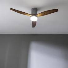 EnerSile Aero 5600 Aqua IronDarkWood Con Ventilatore da soffitto da 40 W e 52" con telecomando, Wi-Fi e telecomando, protezione IP44, 6 velocità, 3 pale, modalità winter-summer e timer fino a 8 ore.