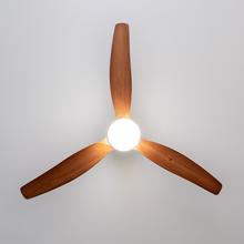 EnerSile Aero 5600 Aqua IronDarkWood Con Ventilatore da soffitto da 40 W e 52" con telecomando, Wi-Fi e telecomando, protezione IP44, 6 velocità, 3 pale, modalità winter-summer e timer fino a 8 ore.