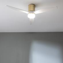 EnerSile Aero 5600 Aq GoldWhiteWood Con Ventilatore da soffitto da 40 W e 52" con telecomando, Wi-Fi e telecomando, protezione IP44, 6 velocità, 3 pale, modalità winter-summer e timer fino a 8 ore.