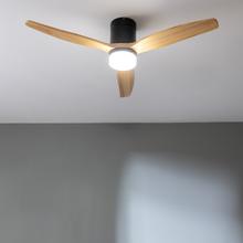 EnerSile Aero 5600 Aq Bla&WhiteWood Con Ventilateur de plafond de 40 W et 52” avec télécommande, contrôle via Wi-Fi, protection IP44, lampe, 6 vitesses, 3 pales, mode Hiver-Été et minuterie jusqu’à 8 heures.