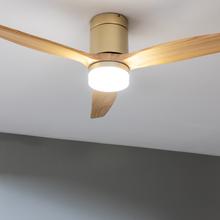 EnerSile Aero 5600 Aqua GoldWhiWood Con 40 W 52" Deckenventilator mit Fernbedienung, WiFi und Fernbedienung, IP44 Schutz, Licht, 6 Geschwindigkeiten, 3 Flügel, Winter-Sommer-Modus und Timer bis zu 8 Stunden.