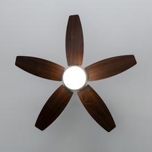 EnergySilence Aero 4200 GoldDarkWood Ventilatore da soffitto da 53 W e 42" con luce LED da 15W, 3 tonalità selezionabili, telecomando, timer programmabile, 3 velocità e 5 pale.