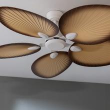 EnergySilence Aero 5200 Palm Ventilateur de plafond de 36 W et 52 pouces avec télécommande, moteur DC intégré, minuterie réglable entre 1/2/4 et 8 heures, mode Hiver-Été, 6 vitesses et 5 pales.