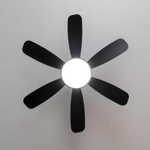 EnergySilence Aero 5200 Black Pro Ventilatore da soffitto da 36 W con motore DC e 52 pollici, luce LED, telecomando, timer, 6 pale e modalità inverno-estate.