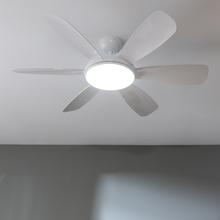 EnergySilence Aero 5200 White Pro Ventilatore da soffitto da 36 W con motore DC e 52 pollici, luce LED, telecomando, timer, 6 pale e modalità inverno-estate.