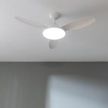 EnergySilence 4800 Light White Ventilatore da soffitto da 35 W con motore DC e 48" con luce LED, telecomando, timer, 6 velocità e 3 pale.