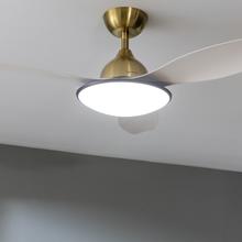 EnergySilence 4800 Light GoldWhite Ventilatore da soffitto da 35 W con motore DC e 48" con luce LED, telecomando, timer, 6 velocità e 3 pale.