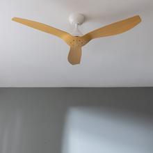 EnergySilence Aero 5200 WhiteWood Ventilatore da soffitto con motore DC da 40W e 52", luce LED da 32W, telecomando, altezza regolabile, timer programmabile, modalità inverno-estate.