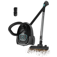 Aspirateur traîneau Conga Powerbag 2500 Compact Plus d'une puissance de 850 W. Avec sac. Capacité maximale du réservoir jusqu'à 2,5 L avec filtration haute efficacité et tube télescopique en métal. Comprend des accessoires adaptés aux meubles et aux coins qui permettent de nettoyer les zones les plus compliquées.