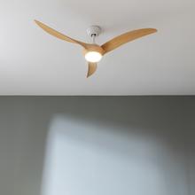 EnergySilence Aero 5295 WhiteWood Ventilatore da soffitto, con motore DC da 40W, 54 pollici, con luce LED da 15W, 3 tonalità selezionabili, 3 pale, timer programmabile.