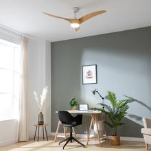 EnergySilence Aero 5295 WhiteWood Ventilateur de plafond, avec moteur DC de 40 W, 54 pouces, lampe LED de 15 W, 3 teintes sélectionnables, 3 pales et minuterie programmable.