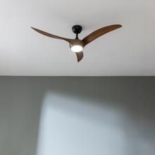 EnergySilence Aero 5295 DarkWood Deckenventilator, mit 40W DC-Motor, 54 Zoll, mit 15W LED-Licht, 3 wählbare Farbtöne, 3 Flügel, programmierbare Timer.