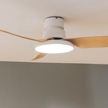 EnergySilence Aero 5200 Light WhiteWood Ventilatore da soffitto con motore DC da 40 W, 43", luce LED da 22W, 3 tonalità, 3 pale, timer programmabile, modalità inverno/estate, 6 velocità.