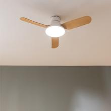 EnergySilence Aero 5200 Light WhiteWood Ventilateur de plafond de 40 W et 43” avec moteur DC, lampe LED de 22 W, 3 couleurs, 3 pales, minuterie programmable, 6 vitesses, mode Hiver-Été.