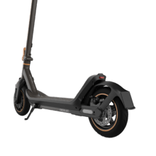 Bongo M30 XL IT Connected DE Patinete eléctrico con una potencia nominal de 350 W y una máxima de 700 W, que ofrece hasta 30 km de autonomía gracias a su batería de 7500 mAh/36 V. Cuenta con conectividad para app y ruedas de 8,5" que aseguran una conducción estable. Su sistema de plegado del mástil facilita el transporte y almacenamiento, mientras que los frenos de disco delanteros y traseros garantizan una frenada segura en todo momento.