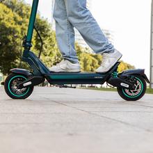 Bongo Y65 Connected Patinete eléctrico con potencia máxima de  1200 W y doble suspensión que permite superar pendientes y desplazarse por cualquier superficie. Con autonomía de hasta 65 km. Cumple con todos los requisitos de la nueva normativa española de circulación.  Connexión con App movil.