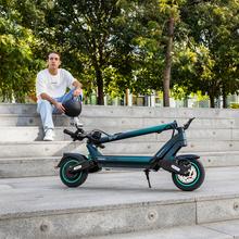 Bongo Y65 Connected Patinete eléctrico con potencia máxima de  1200 W y doble suspensión que permite superar pendientes y desplazarse por cualquier superficie. Con autonomía de hasta 65 km. Cumple con todos los requisitos de la nueva normativa española de circulación.  Connexión con App movil.