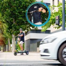 Bongo Doble Y85 2x2 XXL Connected Patinete eléctrico de doble motor con potencia máxima de 2100 W y doble suspensión que permite superar pendientes y desplazarse por cualquier superficie. Con autonomía de hasta 85 km. Cumple con todos los requisitos de la nueva normativa española de circulación. Conexión con App móvil.