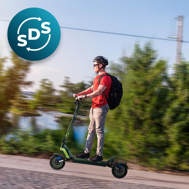 Bongo Doble Y85 2x2 XXL Connected Patinete eléctrico de doble motor con potencia máxima de 2100 W y doble suspensión que permite superar pendientes y desplazarse por cualquier superficie. Con autonomía de hasta 85 km. Cumple con todos los requisitos de la nueva normativa española de circulación. Conexión con App móvil.