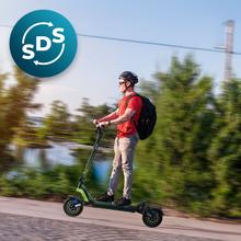 Bongo Doble Y85 2x2 XXL Connected Patinete eléctrico de doble motor con potencia máxima de 2100 W y doble suspensión que permite superar pendientes y desplazarse por cualquier superficie. Con autonomía de hasta 85 km. Cumple con todos los requisitos de la nueva normativa española de circulación. Conexión con App móvil.