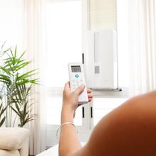 WIndowclima 9000 Inverter Aria condizionata da finestra da 9000 BTU, Inverter, con telecomando, touch control e display a LED.