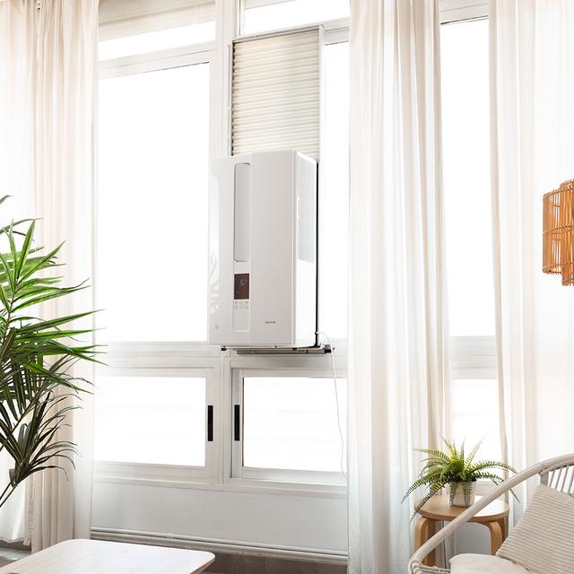 WIndowclima 9000 Inverter Aria condizionata da finestra da 9000 BTU, Inverter, con telecomando, touch control e display a LED. Climatiseur de fenêtre de 9000 BTU Inverter avec télécommande, contrôle tactile et écran LED. 9000 BTU Inverter-Fensterklimaanage mit Fernbedienung, Touch Control und LED-Display. Ar condicionado portátil de janela Inverter de 9000 BTU com controlo remoto, controlo tátil e ecrã LED.