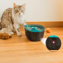 Pumba 2200 Refresh Fuente automática para mascotas con capacidad de 2 litros, incluye filtro y luz interior.