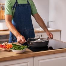 Plaque de cuisson vitrocéramique Bolero Squad V 3001 Max à 3 brûleurs, idéale pour préparer des plats pour une ou plusieurs personnes sans se soucier de la disponibilité des brûleurs ou de la puissance.