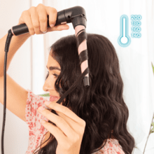  Modelador de cabelo de 25 mm com uma curvatura de 90º para garantir um maior conforto na utilização e com luva térmica, estojo e 2 clipes.