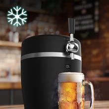 BeerFlow 5000 Dispensador de cerveza de 60 W que mantiene la temperatura de 3°C a 6°C, compatible con barriles universales presurizados de 5L, asa y bandeja recogegotas extraíbles, y pies antideslizantes para mayor estabilidad.