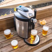 BeerFlow Steel 5000 Bierzapfanlage mit 65 W aus rostfreiem Stahl mit einstellbarer Temperatur von 2°C bis 12°C, kompatibel mit universellen 5-Liter-Fässern mit und ohne Druck, abnehmbarem Griff und Tropfschale sowie rutschfesten Füßen für einen sicheren Stand.