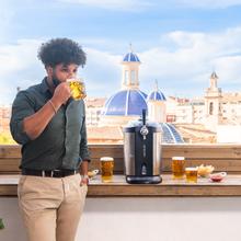 BeerFlow Steel 5000 Bierzapfanlage mit 65 W aus rostfreiem Stahl mit einstellbarer Temperatur von 2°C bis 12°C, kompatibel mit universellen 5-Liter-Fässern mit und ohne Druck, abnehmbarem Griff und Tropfschale sowie rutschfesten Füßen für einen sicheren Stand.