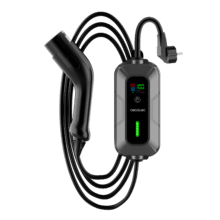 PIT&GO 3,5 kW El cargador portátil de coche eléctrico permite cargar la batería de un coche eléctrico desde una toma de corriente estándar. Se compone de un cable de carga y un adaptador que se puede conectar a la corriente eléctrica normal.