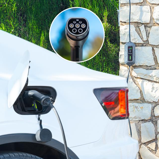 Caricabatterie portatile PIT&GO 3,5 kW Il caricabatteria portatile per auto elettrica consente di caricare la batteria di un'auto elettrica da una presa standard. È composto da un cavo di ricarica e da un adattatore che può essere collegato alla normale corrente elettrica.