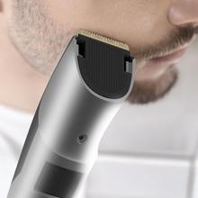 PrecisionCare Barber Barbiere a batteria con lame in acciaio inossidabile, pettine da 1 a 10 mm e un altro da 11 a 20 mm e un'autonomia di 1 ora di utilizzo.