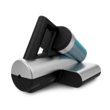 Conga Rockstar 4000 Mattress Aspirateur à main pour matelas et tapisseries avec 400 W de puissance et 13 kPa de pouvoir d’aspiration. Cet aspirateur intègre une lumière ultraviolette UV-C qui élimine jusqu’à 99,9 % des allergènes. Il dispose aussi d’une brosse motorisée qui aide à éliminer les acariens des matelas et d’une technologie d’air chaude qui désinfecte. Double réservoir
