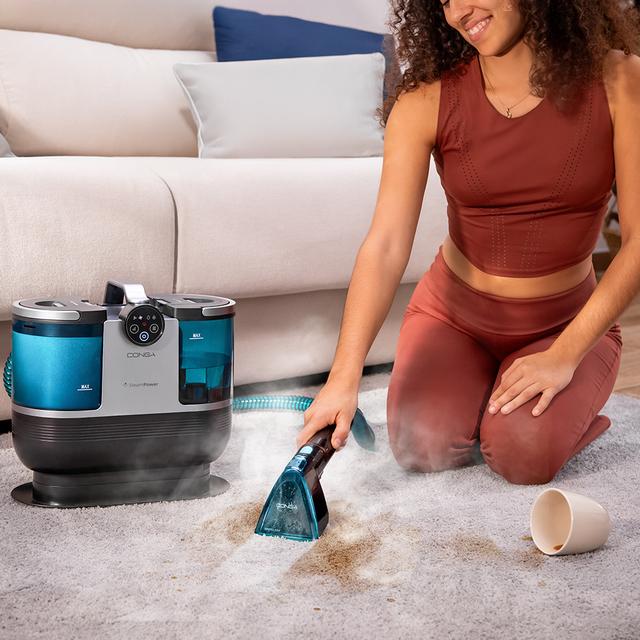 Conga 7000 Carpet&Spot Clean Steam XXL Nettoyant pour tissus d'ameublement d'une puissance de 1700 W. Utilisation de vapeur pour mieux éliminer la saleté. Réservoir d'eau propre de 1600 ml et réservoir d'eau sale de 950 ml. Rayon d'action de 7 mètres.