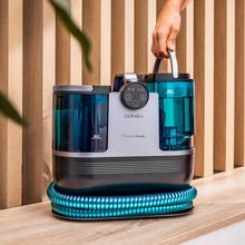 Conga 7000 Carpet&Spot Clean Steam XXL Polstermöbelreiniger Conga 7000 Carpet&Spot Clean Steam XXL. 1700 W Leistung. Einsatz von Dampf zur besseren Entfernung von Schmutz. 1600 ml Sauberer Wassertank und 950 ml Schmutzwassertank. Wirkungsbereich von 7 Meter.