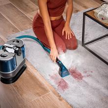 Conga 7000 Carpet&Spot Clean Steam XXL Nettoyant pour tissus d'ameublement d'une puissance de 1700 W. Utilisation de vapeur pour mieux éliminer la saleté. Réservoir d'eau propre de 1600 ml et réservoir d'eau sale de 950 ml. Rayon d'action de 7 mètres.