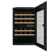 Bolero GrandSommelier Duo 57000 Touch Black Compressor Vinoteca integrable negra con doble zona y sensor de apertura Touch con capacidad para 57 botellas en 5 baldas de madera y 88,5 cm de alto por 59 cm de ancho. Sistema compresor de enfriamiento muy silencioso (38dB) y refrigerado por gas respetuoso con el medio ambiente (R600a). Luz LED y panel de control táctil LED interiores.