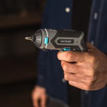 PowerGyro 3500 X-treme Set Akkuschrauber mit Exzenteraufsatz zum Schrauben in Ecken und schwer zugänglichen Stellen. Es verfügt über einen 4-V- und 1.500-mAh-Akku sowie ein Bohrfutter für 6,35-mm-Universal-Sechskant-Bits. Enthält eine Aktentasche und verschiedenes Zubehör.