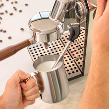 Baristeo Intima Extracción perfecta y crema densa: máquina con bomba italiana de 15 bares, control PID, vaporizador orientable, y sistema Thermoblock para cafés equilibrados y irresistibles en cada taza.