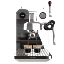 Baristeo Intima Extracción perfecta y crema densa: máquina con bomba italiana de 15 bares, control PID, vaporizador orientable, y sistema Thermoblock para cafés equilibrados y irresistibles en cada taza.