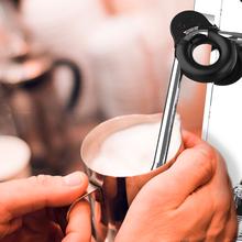 Baristeo Intima Extracción perfecta y crema densa: máquina con bomba italiana de 15 bares, control PID, vaporizador orientable, y sistema Thermoblock para cafés equilibrados y irresistibles en cada taza.
