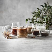 Baristeo Excelsa Cafetera barista con doble caldera, bomba Force Aroma de 15 bares, pre-infusión ajustable y pantalla digital para cafés perfectos con máxima rapidez y control.