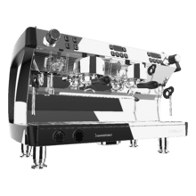 Baristeo Mattina 2x Máquina de café comercial de doble grupo: pre-infusión ajustable, bomba rotatoria de 9 bares, caldera triple y control PID para hasta 4 cafés perfectos con precisión profesional.