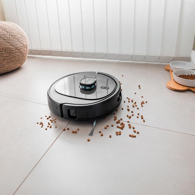 Conga 9590 Spin Revolution Ultra Power Heimroboter-Staubsauger mit Lasernavigation. Objekte meiden. 4 in 1: fegt, saugt, schrubbt und wischt. 10.000 Pa Saugleistung. Maximal 240 Minuten Autonomie. Professionelles Schrubben mit rotierenden Mopps. Silikonbürste, optimal für Tierhaare. 1 Seitenbürste 4 Stufen Saug- und Scheuerleistung. Cecotec APP-Steuerung und virtuelle Assistenten.