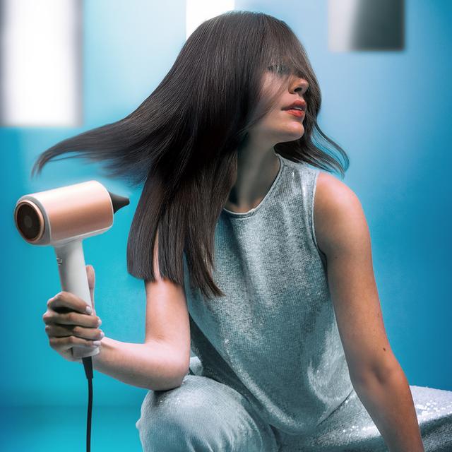 DryGlam Nano Plasma Secador de Pelo Brushless de Última Generación, Potencia de 110,000 RPM y 1600W, Función de Plasma, Gran Flujo de Aire, Silencioso y Duradero.